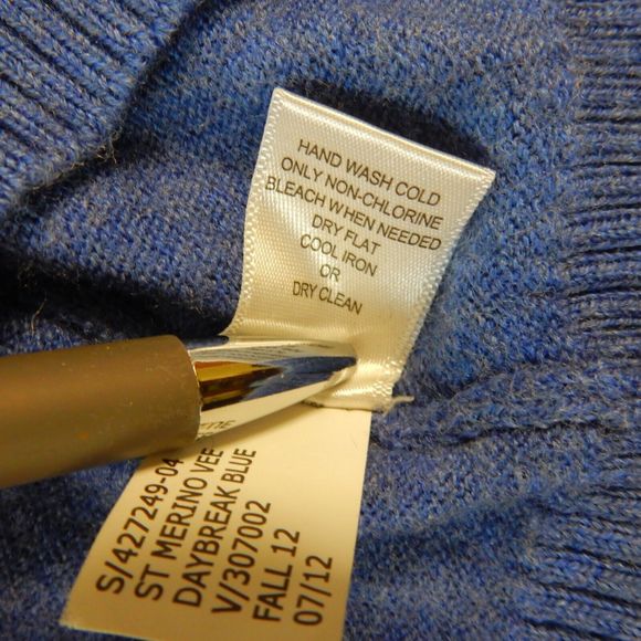 Banana Republic Men Sweater Medium Blue 100% Extra Fine Merino Wool VNeck Jumper - Picture 6 of 8